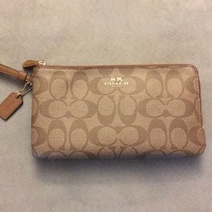 💕Coach Wristlet💕